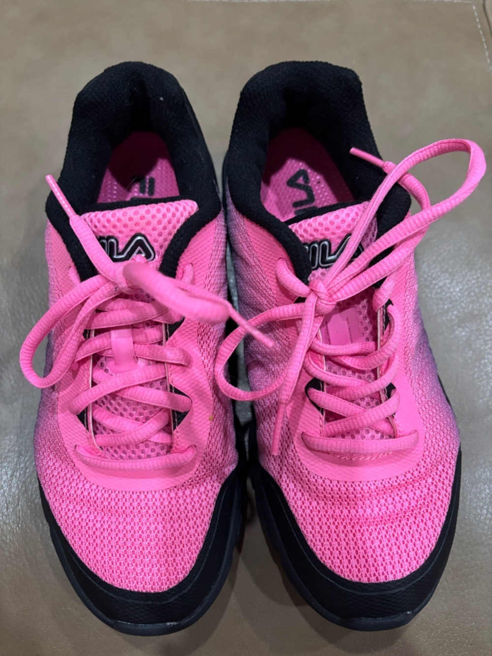 Fila Women's Hot Pink bold statement Memory Maranello running Sneakers - Picture 2 of 8